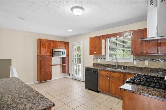 4390 Valley Brook Lane, College Park, GA 30349