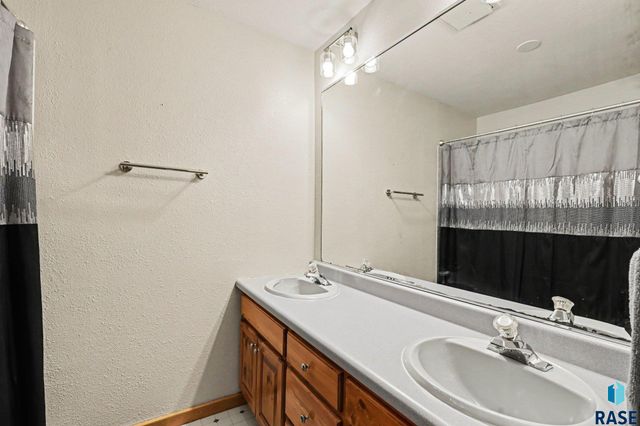 3913 N Longview Ave Avenue, Sioux Falls, SD 57107