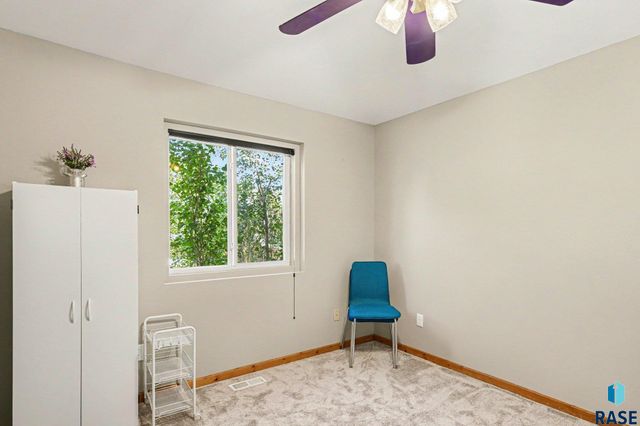 3913 N Longview Ave Avenue, Sioux Falls, SD 57107