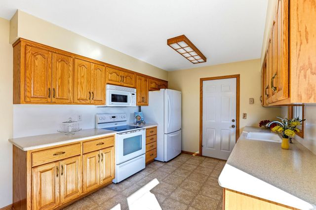 8419 Ivywood Avenue S, Cottage Grove, MN 55016