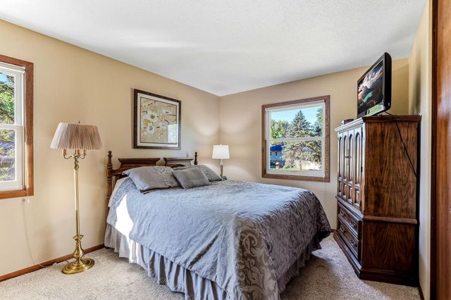 8419 Ivywood Avenue S, Cottage Grove, MN 55016