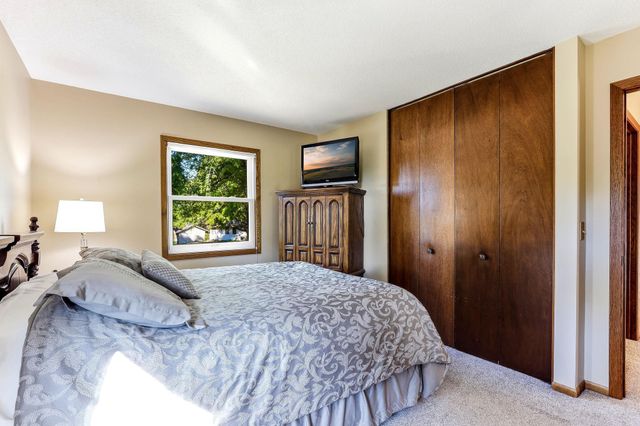 8419 Ivywood Avenue S, Cottage Grove, MN 55016