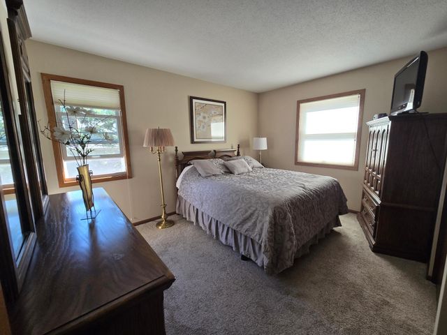8419 Ivywood Avenue S, Cottage Grove, MN 55016