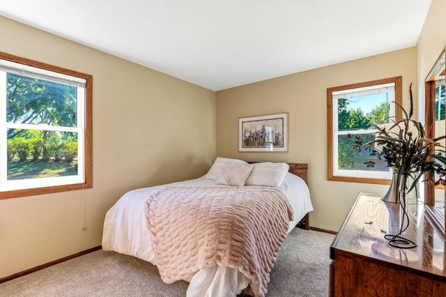 8419 Ivywood Avenue S, Cottage Grove, MN 55016