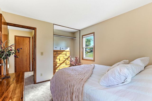 8419 Ivywood Avenue S, Cottage Grove, MN 55016