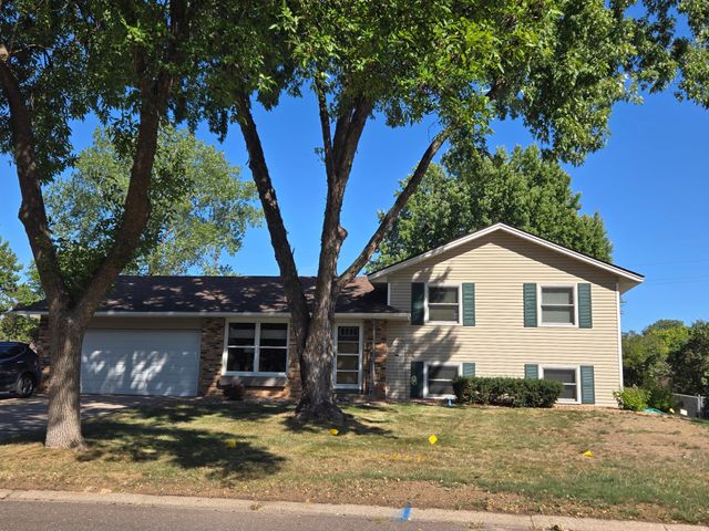 8419 Ivywood Avenue S, Cottage Grove, MN 55016