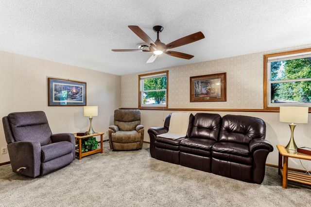 8419 Ivywood Avenue S, Cottage Grove, MN 55016