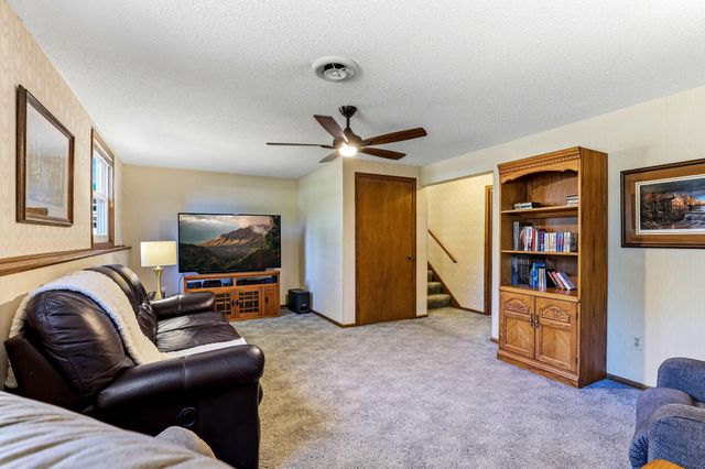 8419 Ivywood Avenue S, Cottage Grove, MN 55016