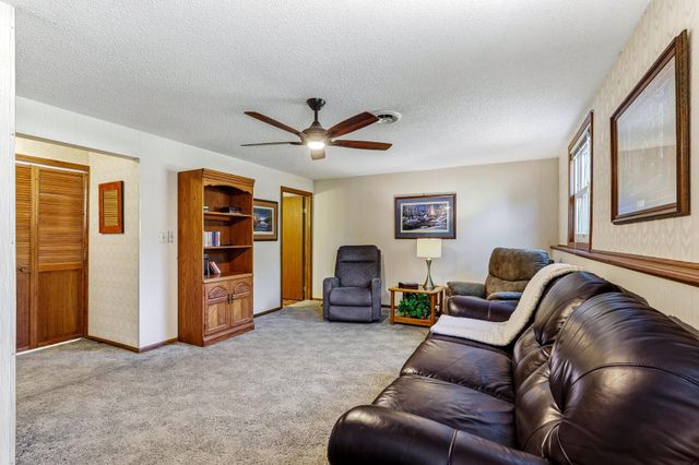 8419 Ivywood Avenue S, Cottage Grove, MN 55016