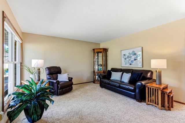 8419 Ivywood Avenue S, Cottage Grove, MN 55016