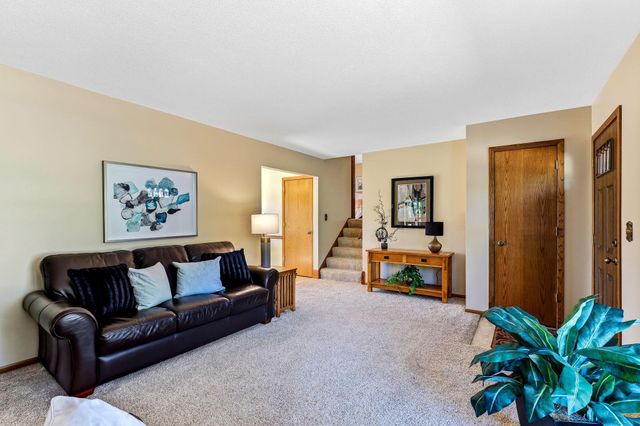 8419 Ivywood Avenue S, Cottage Grove, MN 55016