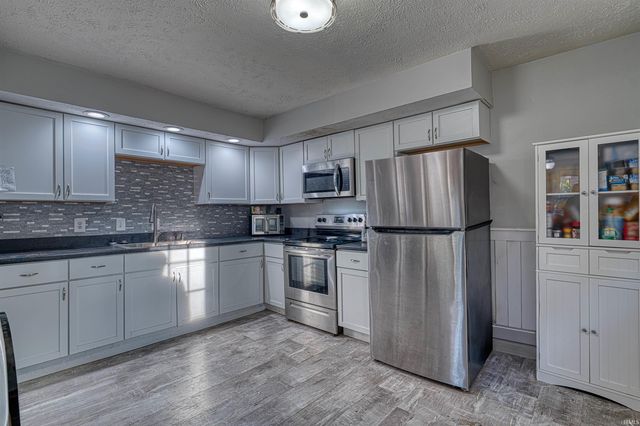 2222 Kathleen Avenue, Evansville, IN 47714
