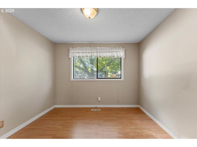 5107 Nw DANIELS St, Vancouver, WA 98663