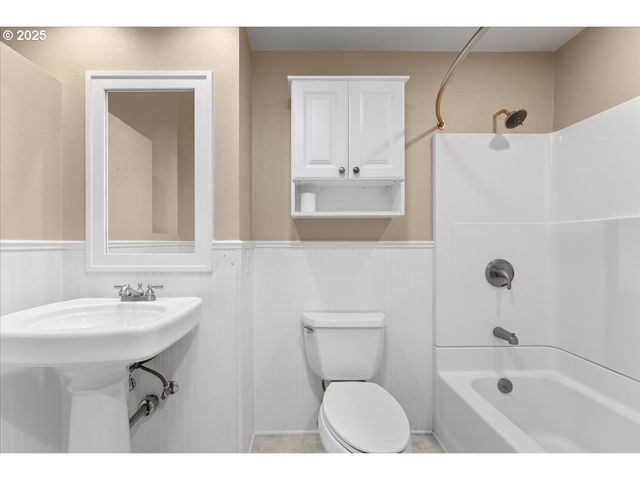 5107 Nw DANIELS St, Vancouver, WA 98663