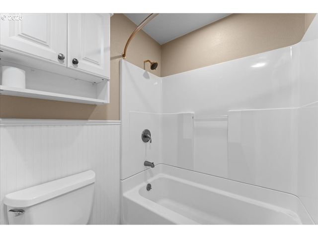 5107 Nw DANIELS St, Vancouver, WA 98663