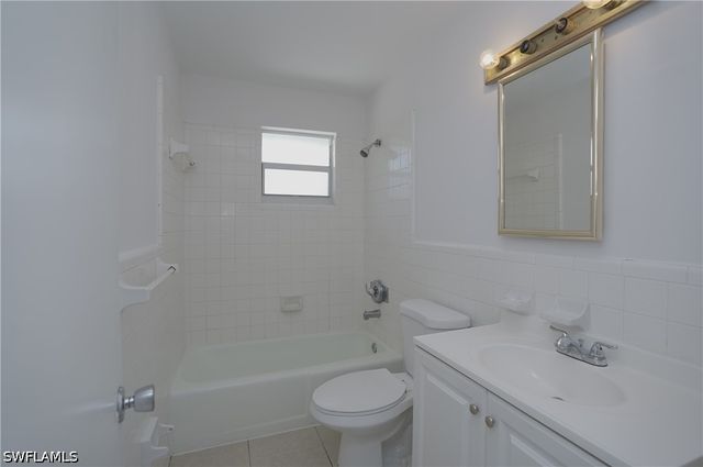 1195 S Alhambra CIR, Naples, FL 34103