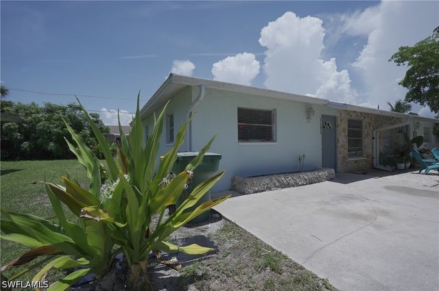 1195 S Alhambra CIR, Naples, FL 34103