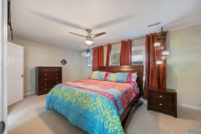 1809 Whisperwood Way NW, Huntsville, AL 35806