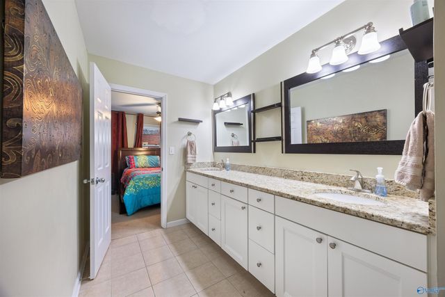 1809 Whisperwood Way NW, Huntsville, AL 35806