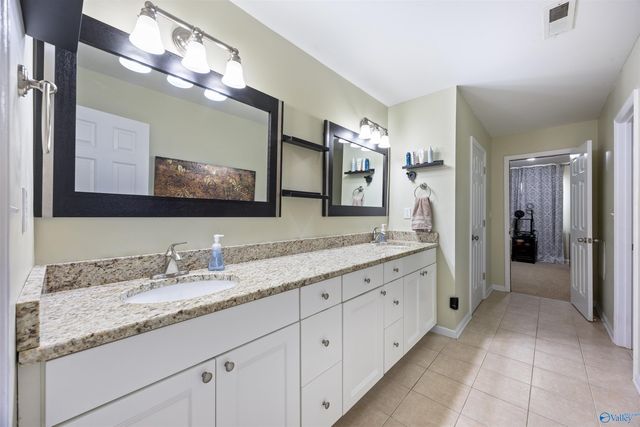 1809 Whisperwood Way NW, Huntsville, AL 35806