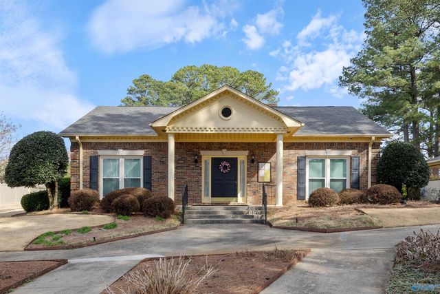 1809 Whisperwood Way NW, Huntsville, AL 35806