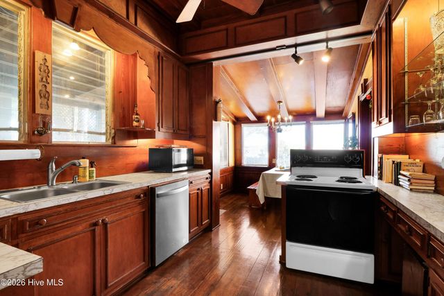 532 Waynick Boulevard, Wrightsville Beach, NC 28480