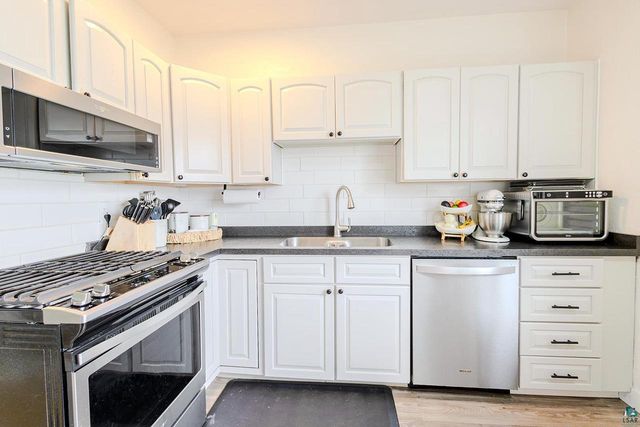 2431 Hughitt Ave, Superior, WI 54880