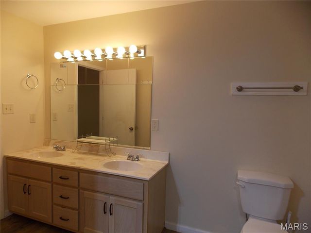 647 County Road 470, Poplar Bluff, MO 63901