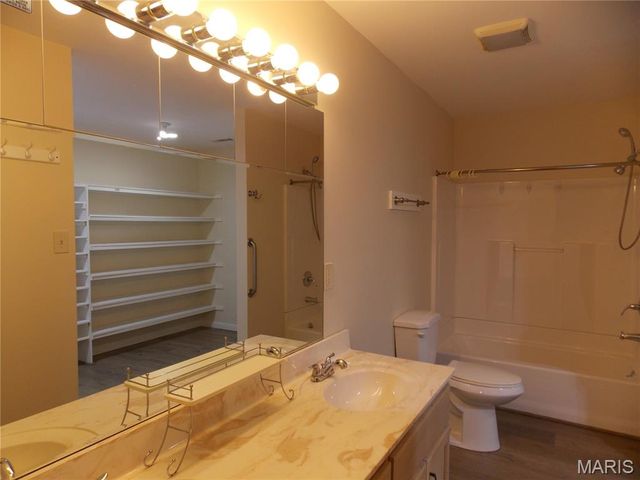 647 County Road 470, Poplar Bluff, MO 63901