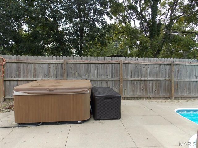 647 County Road 470, Poplar Bluff, MO 63901