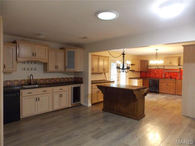 647 County Road 470, Poplar Bluff, MO 63901