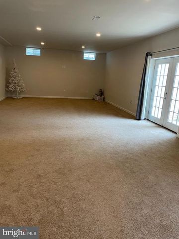 1728 HUDGINS FARM CIR, Fredericksburg, VA 22408