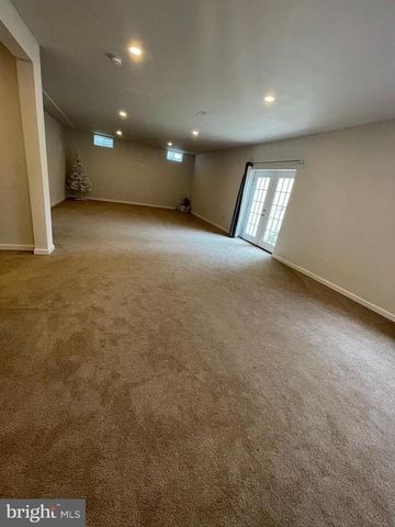 1728 HUDGINS FARM CIR, Fredericksburg, VA 22408