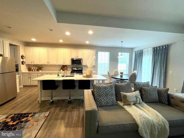 1728 HUDGINS FARM CIR, Fredericksburg, VA 22408