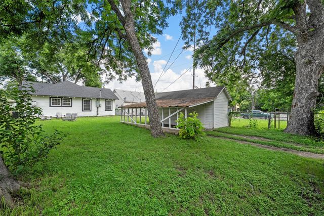 2704 Herring Avenue, Waco, TX 76708