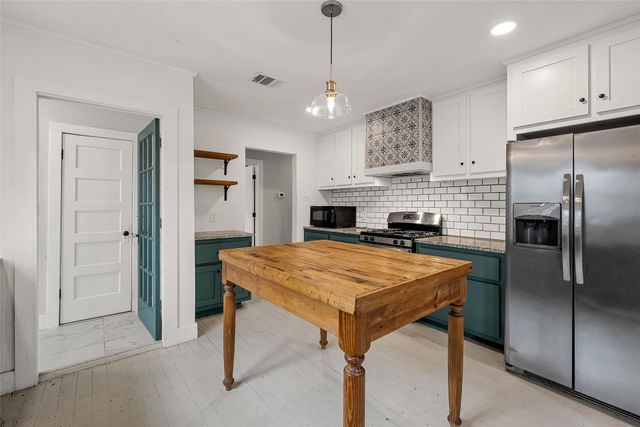 2704 Herring Avenue, Waco, TX 76708