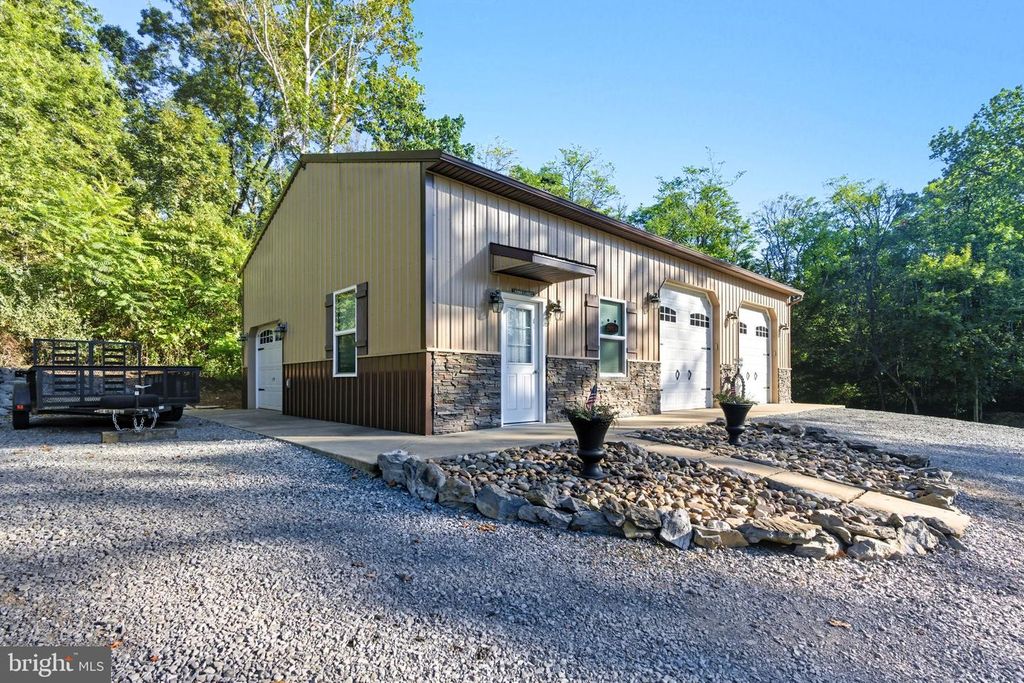 53 DELPHINIUM LN, Bunker Hill, WV 25413