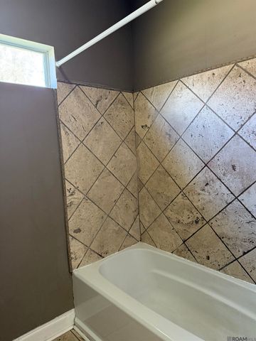 1258 Foxlane Dr, Baton Rouge, LA 70819