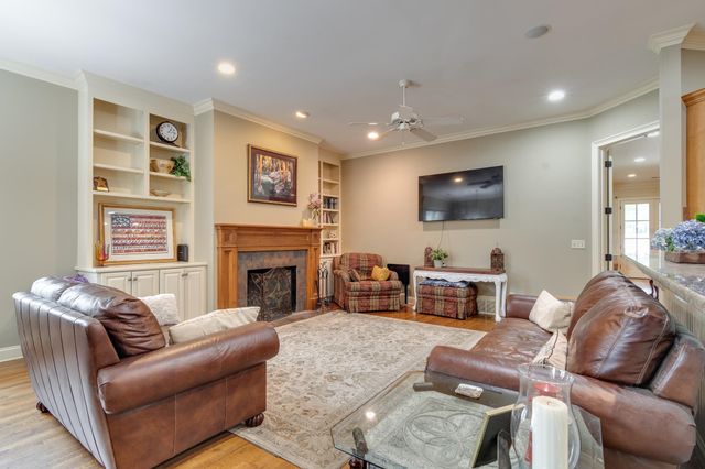 226 N WHITE STATION RD, Memphis, TN 38117