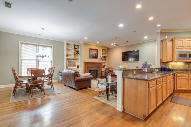 226 N WHITE STATION RD, Memphis, TN 38117