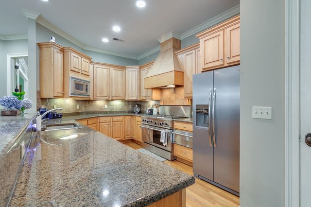 226 N WHITE STATION RD, Memphis, TN 38117