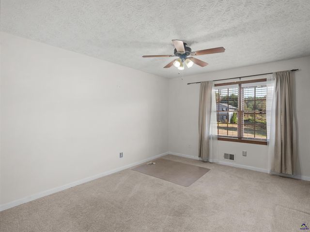 222 Farmbrook Parkway, Stockbridge, GA 30281