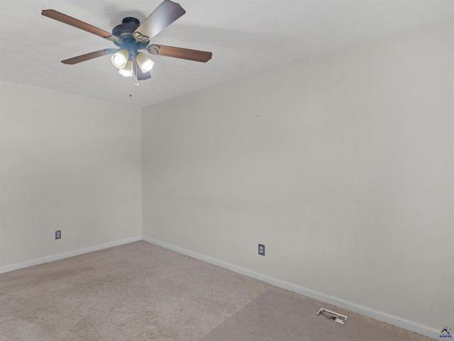 222 Farmbrook Parkway, Stockbridge, GA 30281