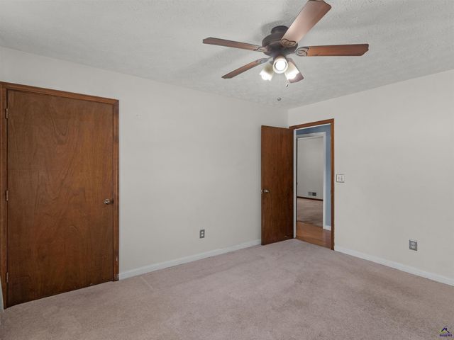 222 Farmbrook Parkway, Stockbridge, GA 30281