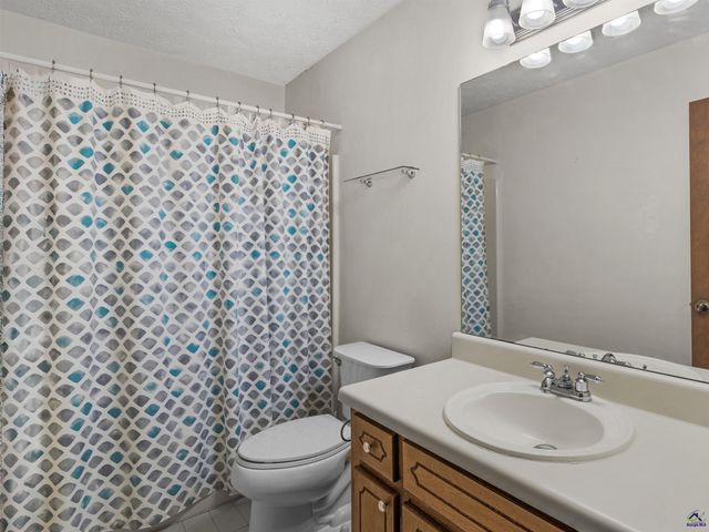 222 Farmbrook Parkway, Stockbridge, GA 30281