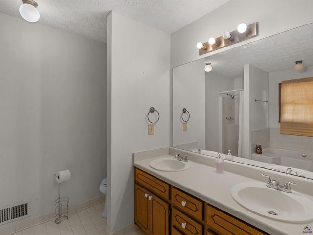 222 Farmbrook Parkway, Stockbridge, GA 30281