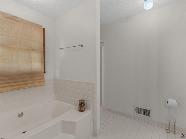 222 Farmbrook Parkway, Stockbridge, GA 30281