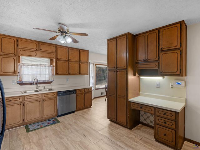 222 Farmbrook Parkway, Stockbridge, GA 30281