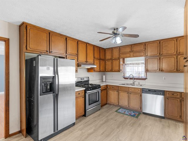 222 Farmbrook Parkway, Stockbridge, GA 30281