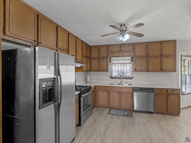 222 Farmbrook Parkway, Stockbridge, GA 30281